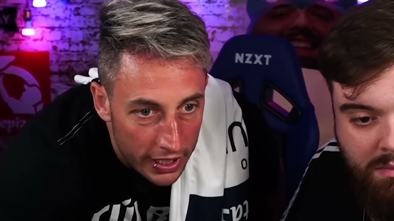 momo banea a una persona pero es el canal de ibai