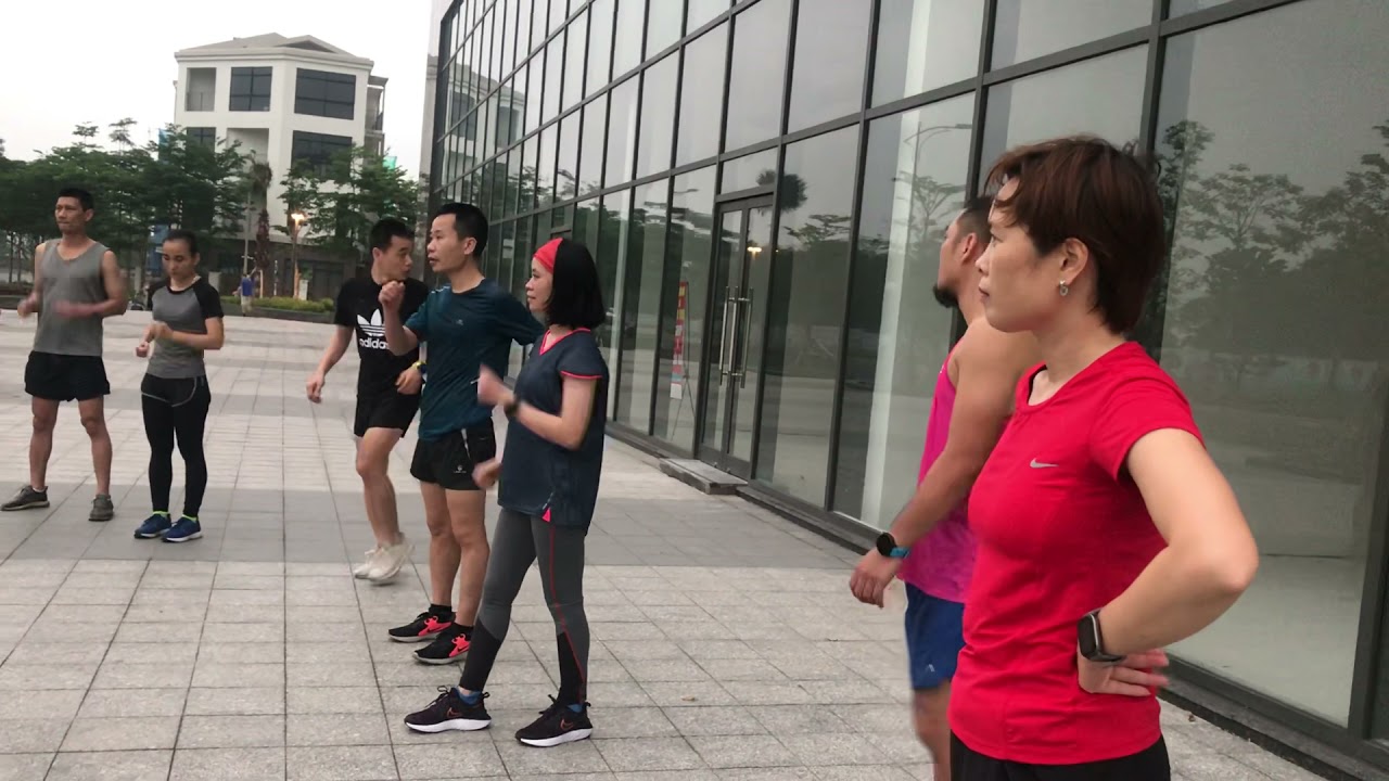 đáp chân và đánh tay trong chạy bộ