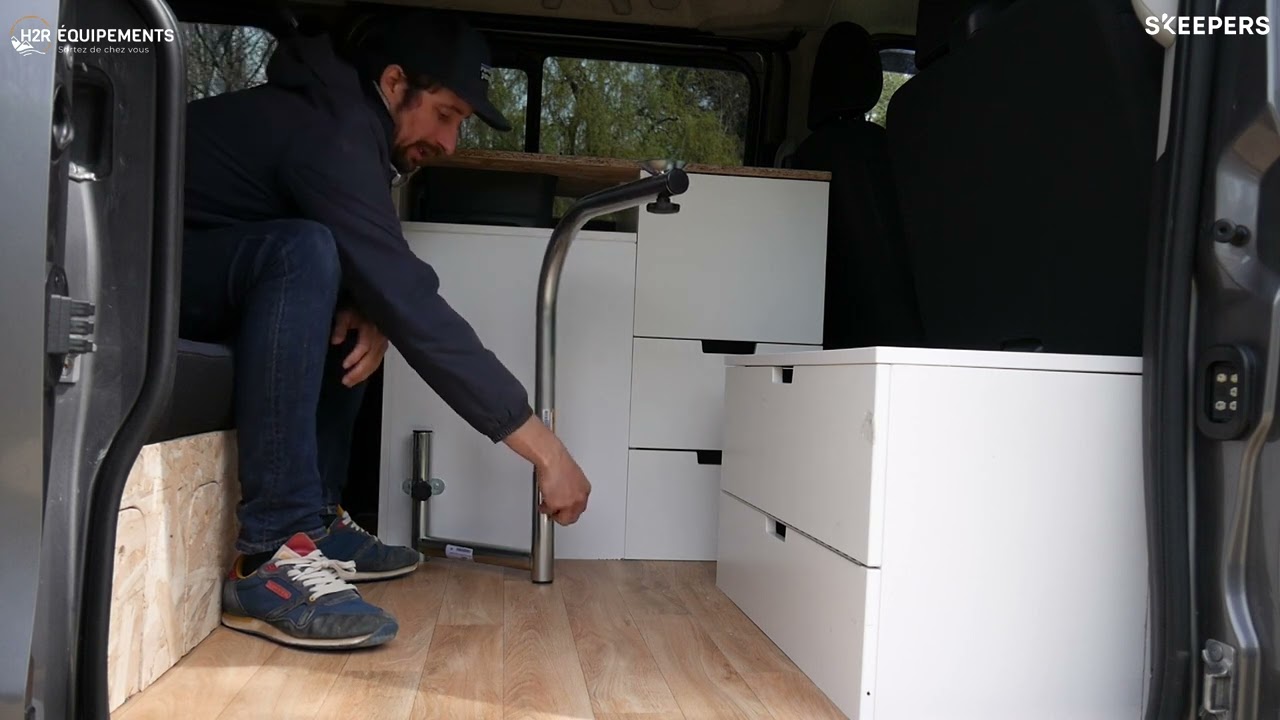 Pied de table en U pivotant confort Carbest -  Installation en van