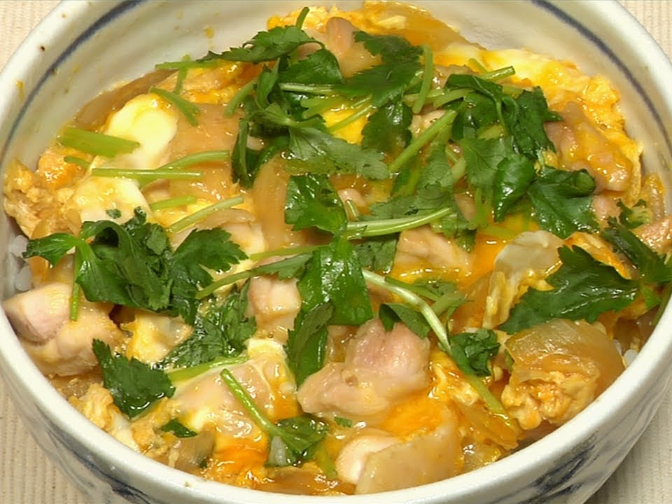 Easy Oyakodon Recipe (Chicken Egg-Drop Donburi with Silky Egg Mixture) [Remastered]