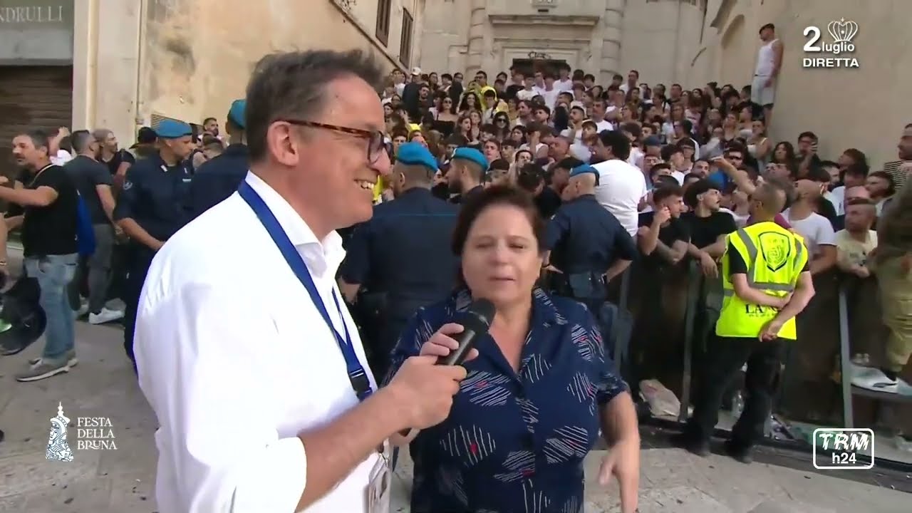Zia Bruna incontra gli assalitori del Carro della Bruna team Santa Lucia