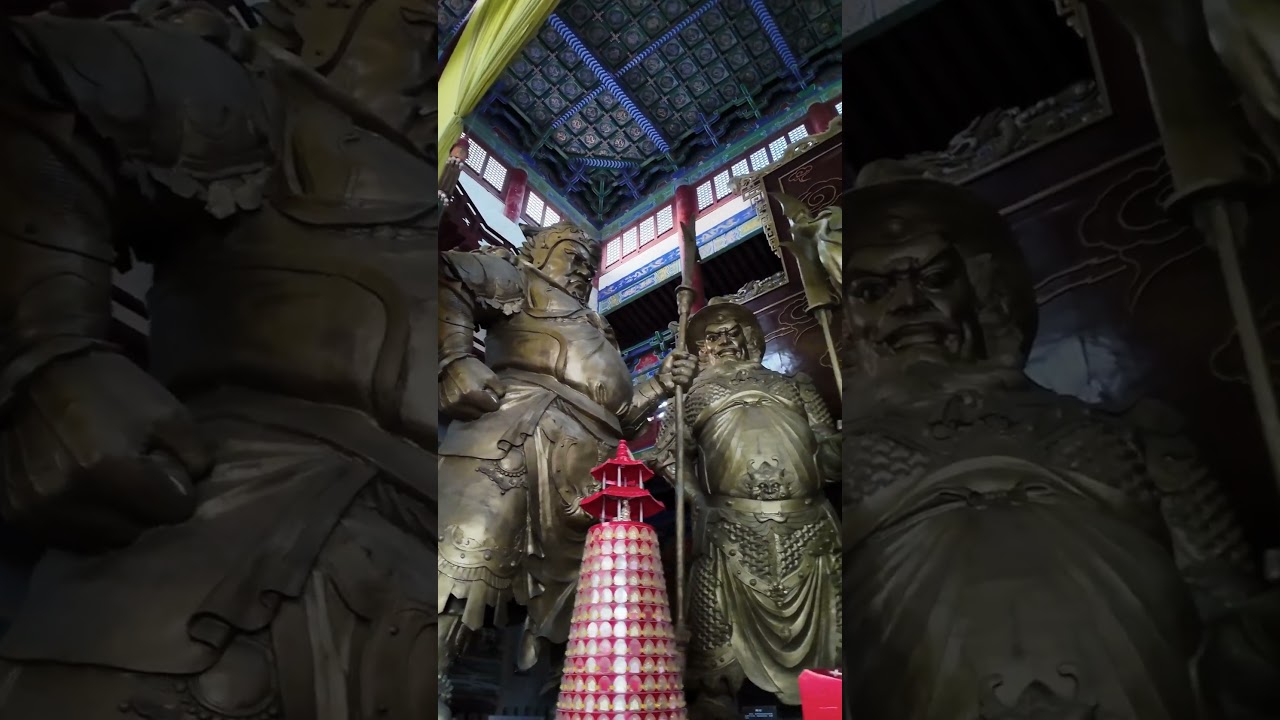 a 15-meter-high statue of Guan Yu, the tallest indoor seated Guan Yu statue in China
