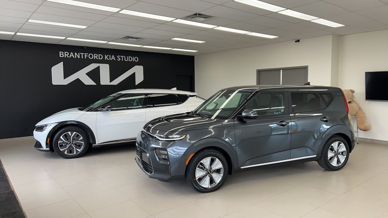 LIVE: Kia EV6 AWD Long Range vs. Kia Soul EV Limited.