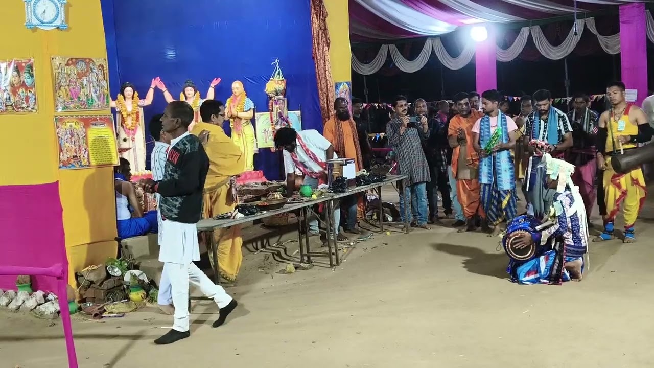 ଗୁରୁ, ଭୋଲା ଶଙ୍କର ସାହୁ କୀର୍ତ୍ତନ ମଣ୍ଡଳୀ ବୋରିଙ୍ଗପଦର ଝିଅଦଳ 