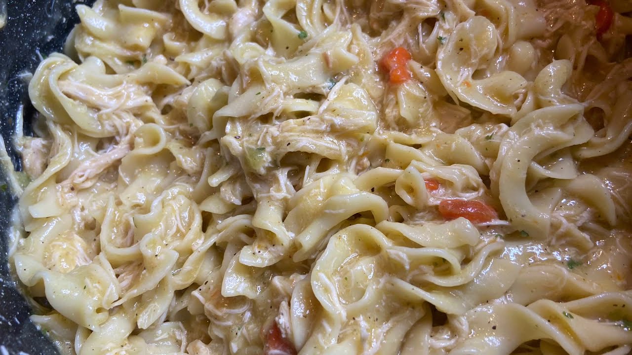 Домашняя курица с лапшой