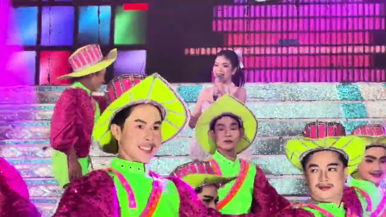 สุดยอดล้าน￼แตกอุ๋งอิ๋งหน้าเวทีคืนนี้ ที่บึงกาฬ ￼