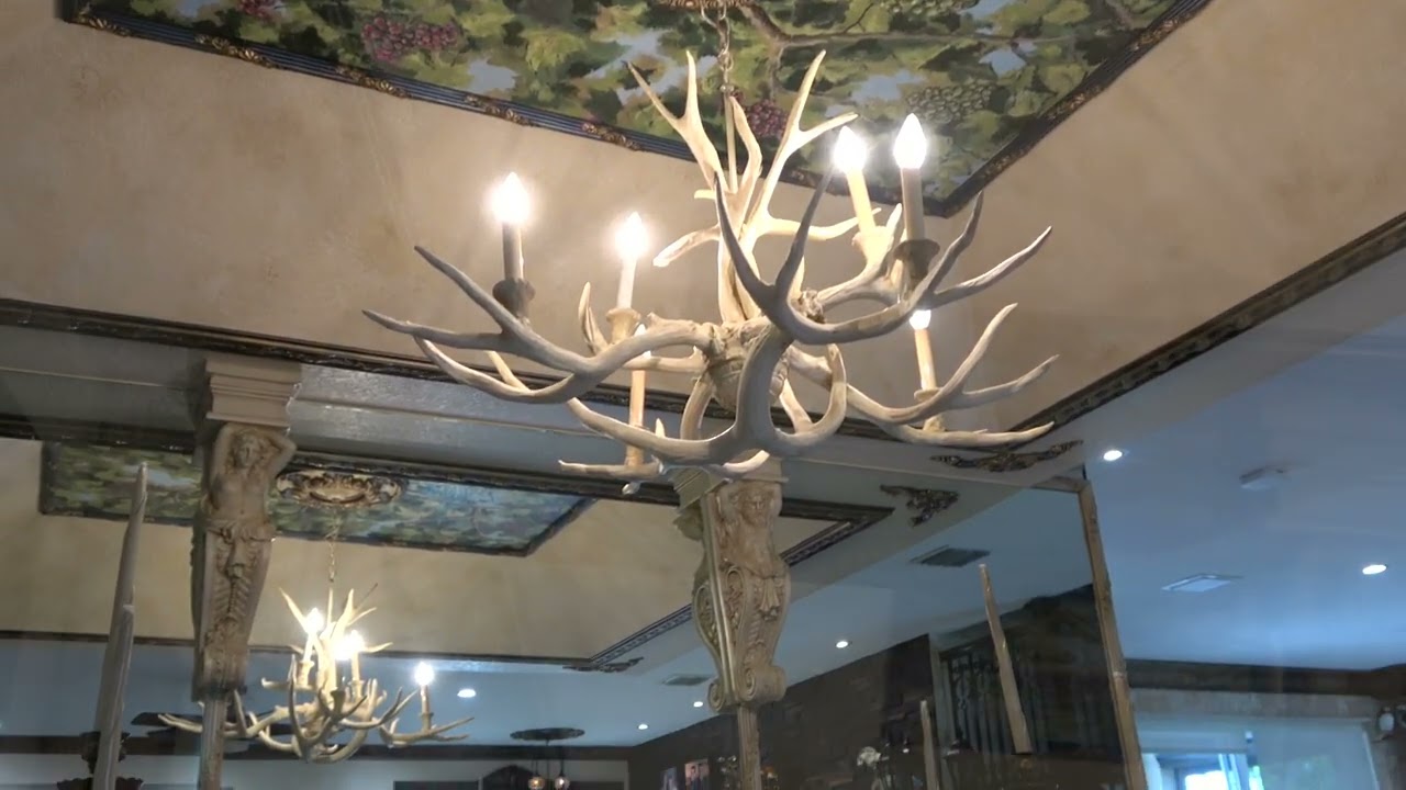 Ceiling D&eacute;cor With Hand-Painted Architectural Elements, Mural And Faux Finish