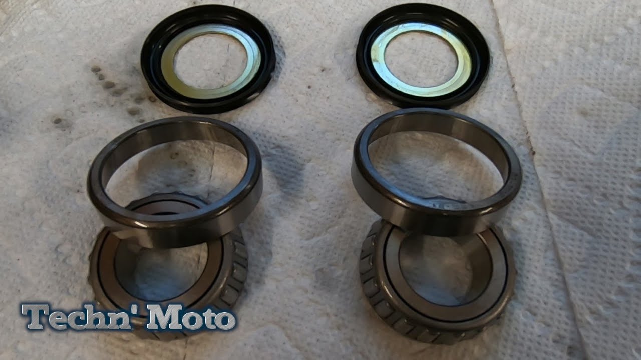 Harley Ultra Classic Makeover #11 Remove/Install Steering Head Bearings & Handlebar | Techn' Moto
