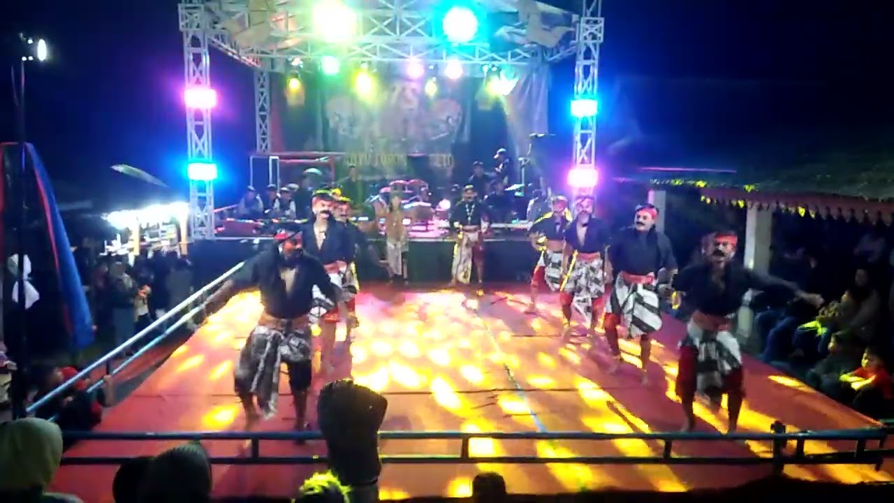 Soreng putra wts live perform di sobleman Banyuroto sawangan mgl 