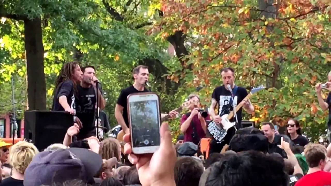 Choking Victim ( live ) 