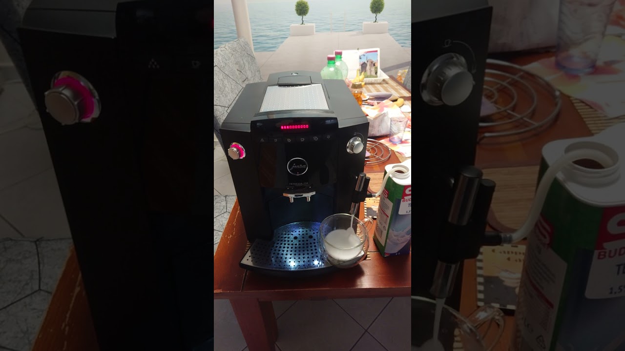 Jura Impressa F50 Classic, making cappuccino