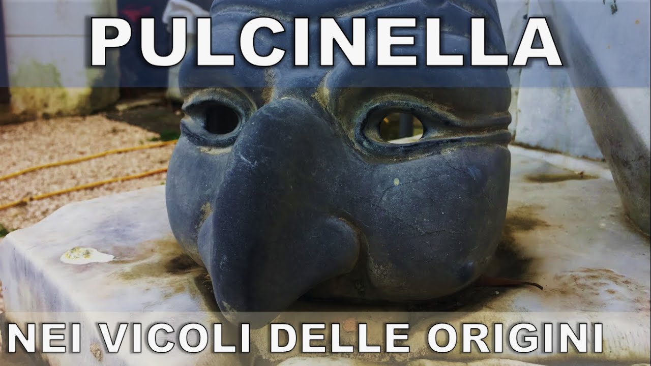 Napoli. Pulcinella.  Nei vicoli sconosciuti della maschera adottata dalla città di Napoli