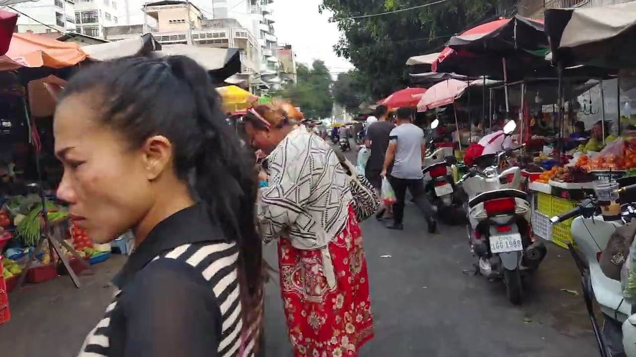 Phnom Penh, Uncut Street Market