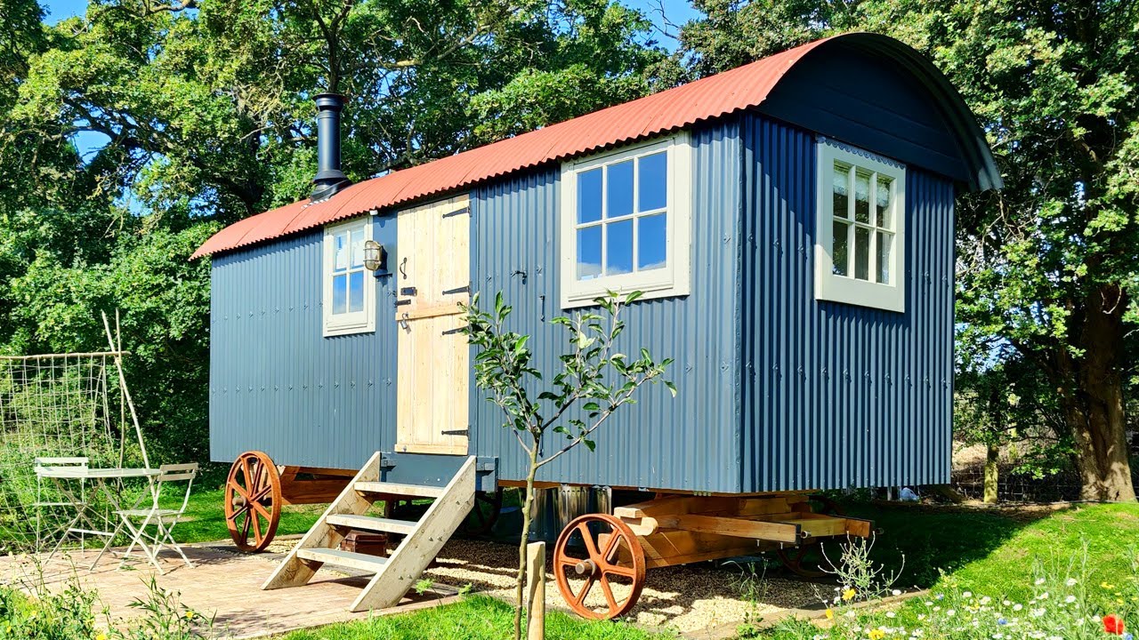 Super comfy shepherd's huts in the country | Living Design Tiny House