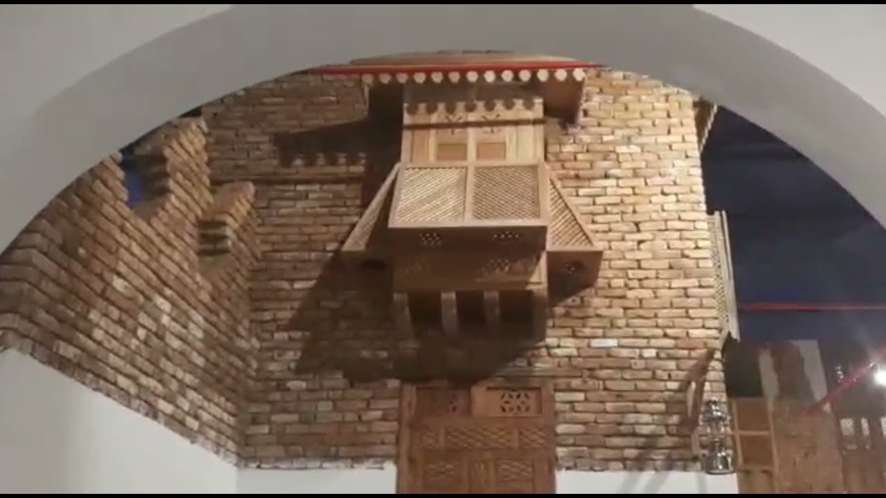 ( سوق سويقة ) بالمدينة النموذج الحي لمحلات المدينة قديما  ( 1 ) .