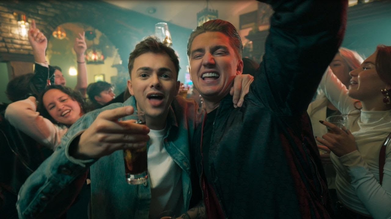 FLEMMING & Mart Hoogkamer - 100% (Officiële video)