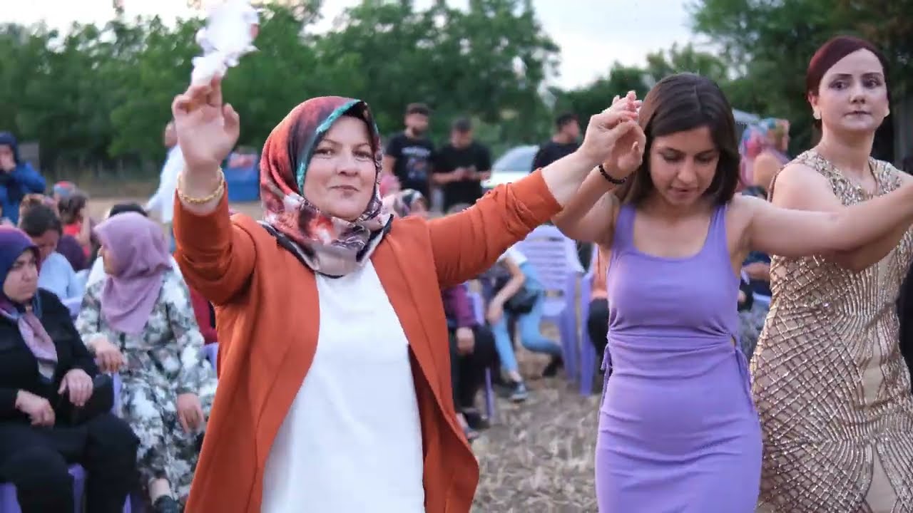 ÜNLÜ HALAY BAŞI EŞARBINI YAN BAĞLAMA- ÖYLE Bİ OYNADIKİ - KAHRAMANMARAŞ DÜĞÜN - ENES CİNPOLAT