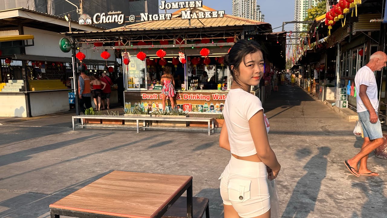 Thai Girl Shows You Best Thailand Beach Night Market - Jomtien Walk