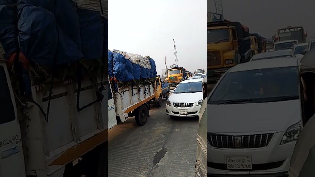 ঢাকা-টাঙ্গাইল রোডের আজকে অনেক জ্যাম। 