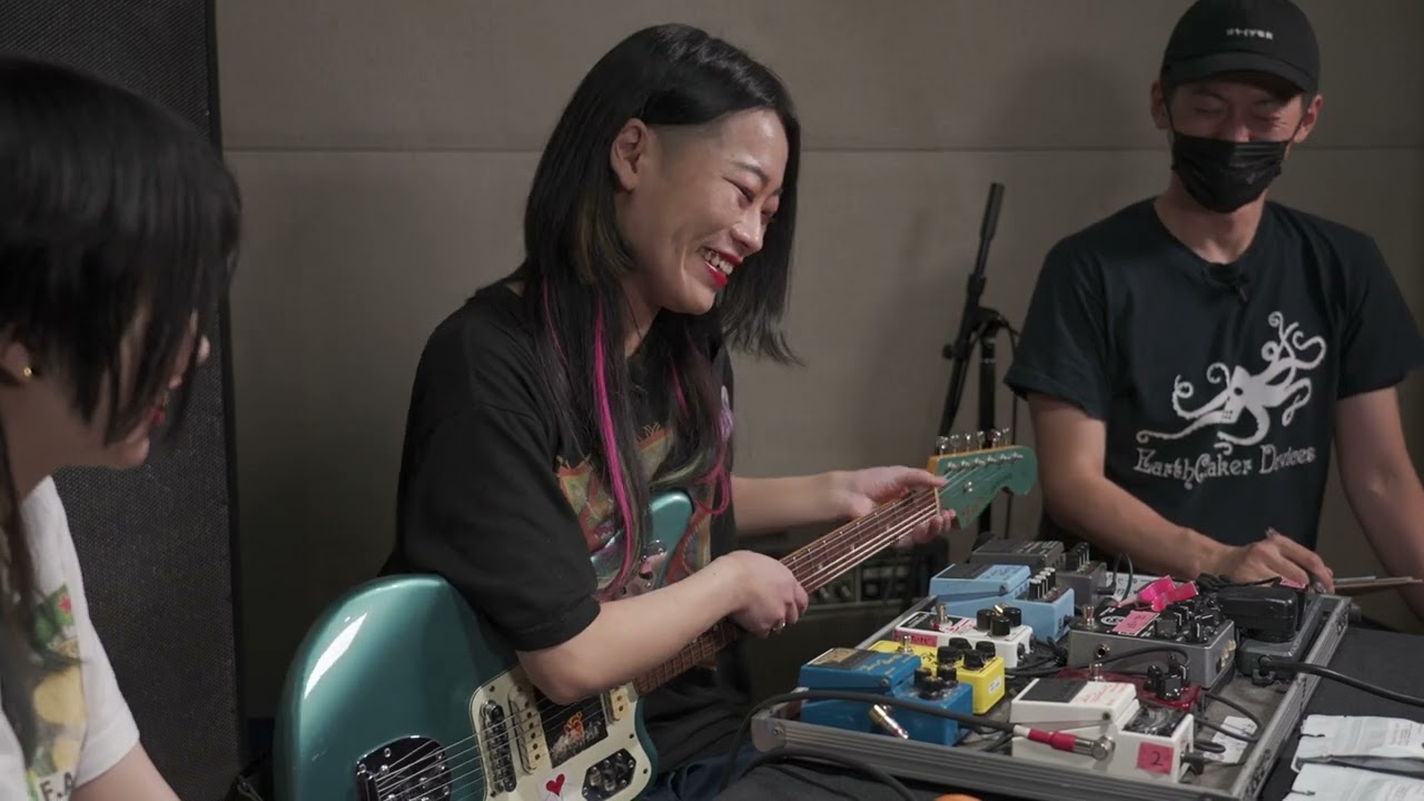 EQDとオヤイデ電気が、えらめぐみさんと世界のあーちゃんの足元チェック！