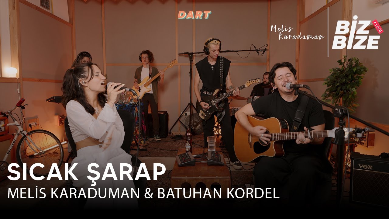 Melis Karaduman & Batuhan Kordel - Sıcak Şarap | Biz Bize Live Session 