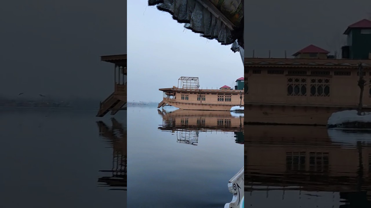 House boat in Nigeen lake 👌#houseboat #kashmir #dallake #srinagar #lake #boat #lakehome #india