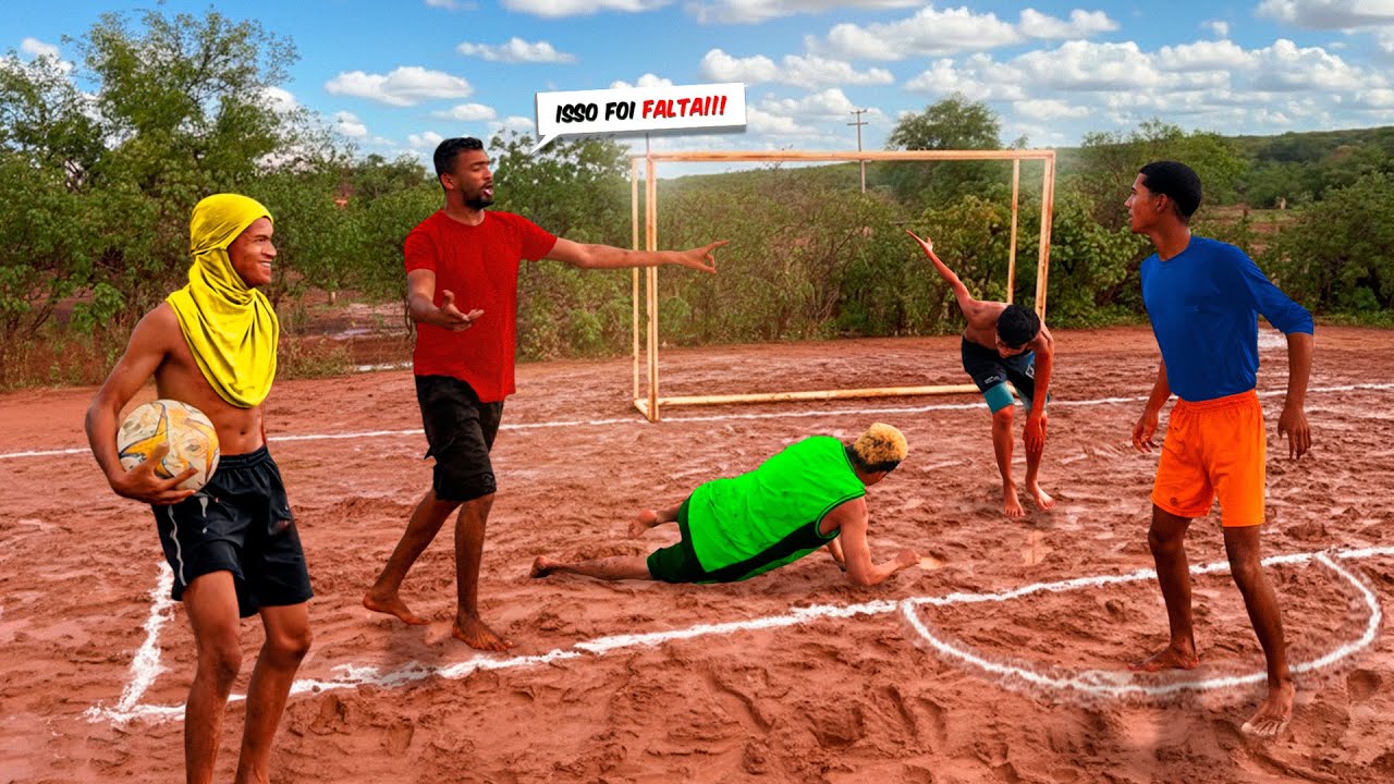 DESAFIO DE FUTEBOL NA LAMA DEU BRIGA 