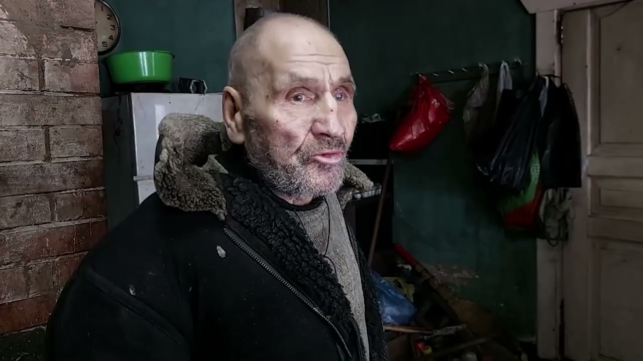 Необычная находка у дедушки Матвея в шкафу.