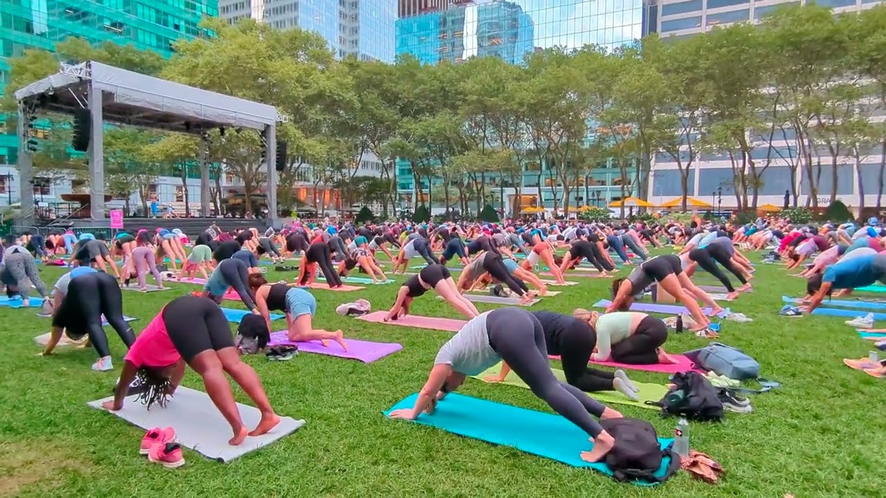 NYC Bryant Park Yoga with Instructor Bee Creel in 4K LIVE on August 30, 2023
