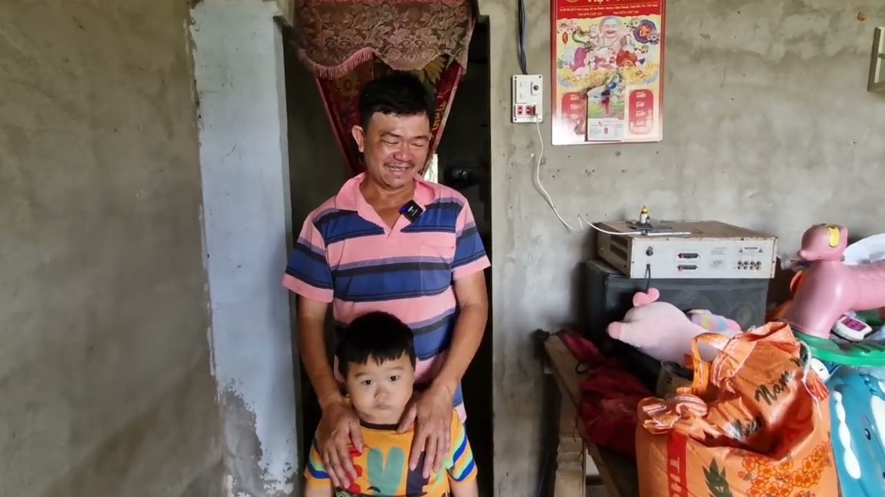 Gia đình cô Kim Chi ở nước Ý gởi tặng 100 phần gạo và tiền cho bà con khó khăn ở Bình Đại