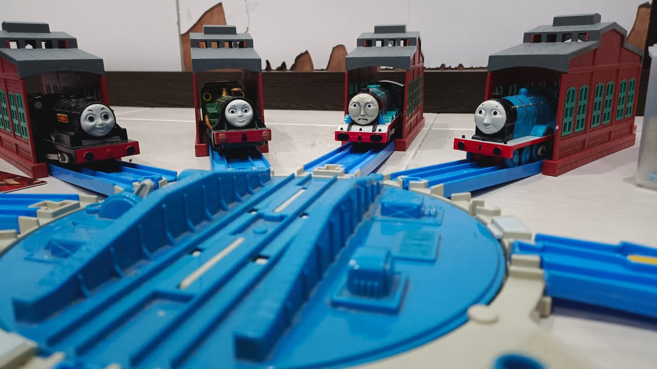 Truck delivery : unboxing and reviewing tomy roundhouse/Tidmouth sheds