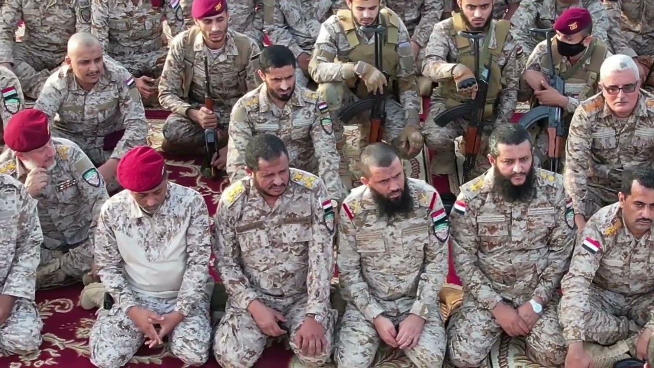 صعدة.. أبطال القوات المسلحة في جبهة الملاحيظ بمحور مران يؤدون صلاة عيد الفطر المبارك