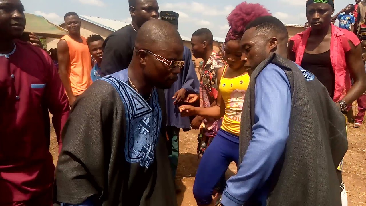 Petit fusil au concert du père de kodjovi à Hôma kpetoe Togo