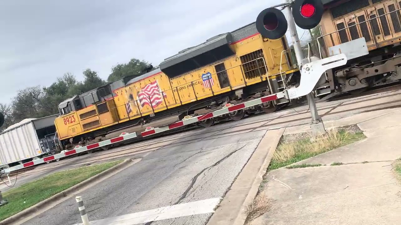 Northbound Union Pacific gravel train at dittmar road in South Austin Texas on 2/20/26