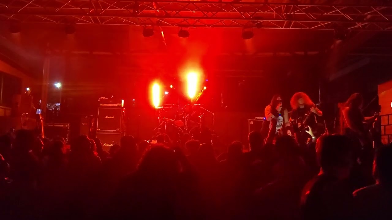 Dark of eternity  + Crystal realms  - Massacre en vivo