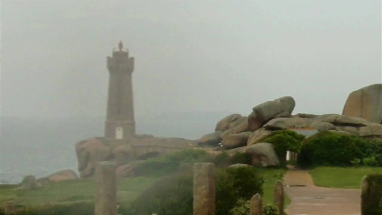 LE PHARE DE PLOUMANAC'H - Yann-Fanch Kemener 
