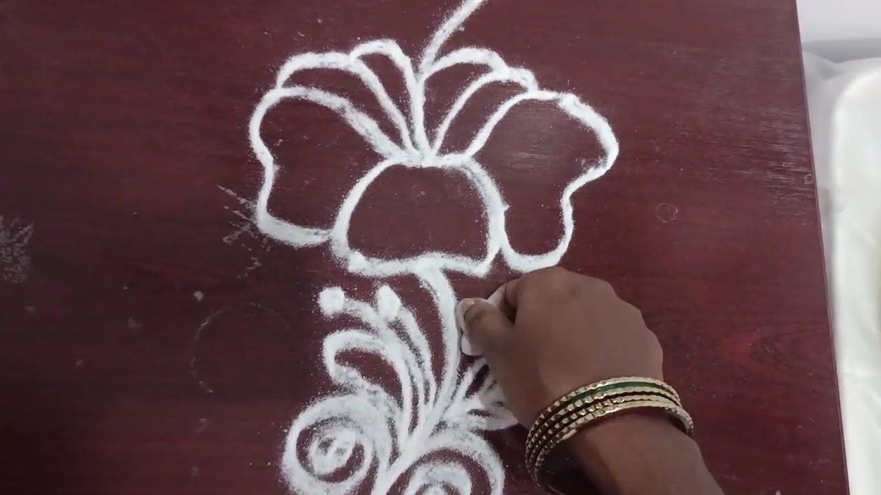 #simple flower Rangoli kolam #flower rangoli muggulu#jhoti flower designs #chowkpurna #trending