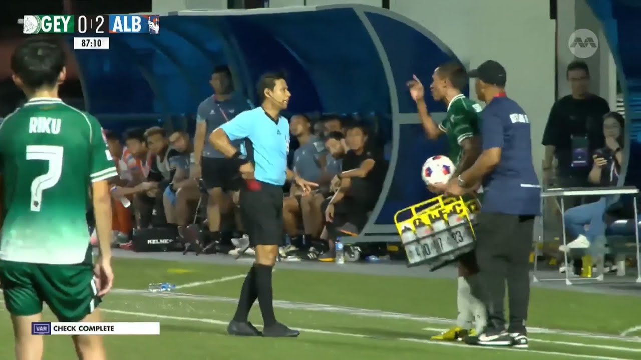 Moments of MADNESS! Geylang's Shakir gets SENT OFF vs Albirex | Singapore Premier League 25/26