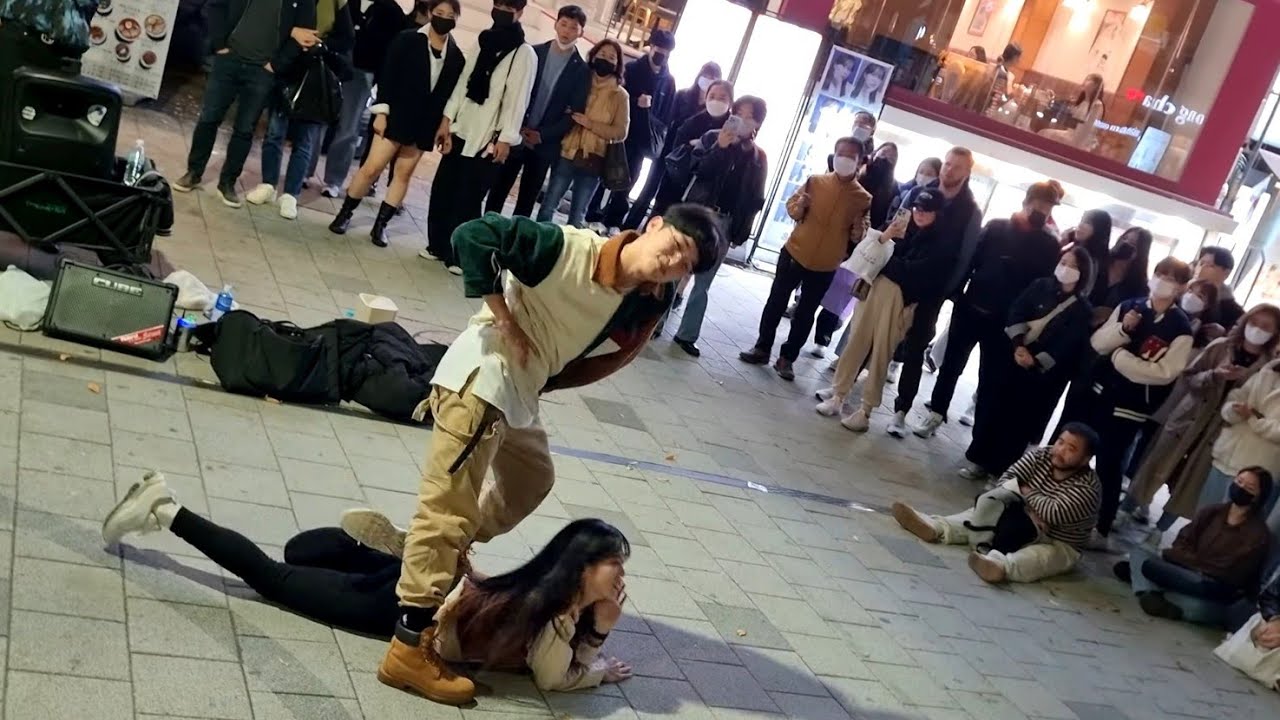 WEDNESDAY. YU KAGAWA, SHINHWA & HYOJIN. FANTASTIC INTERACTIVE PERFORMANCE. HONGDAE STREET.