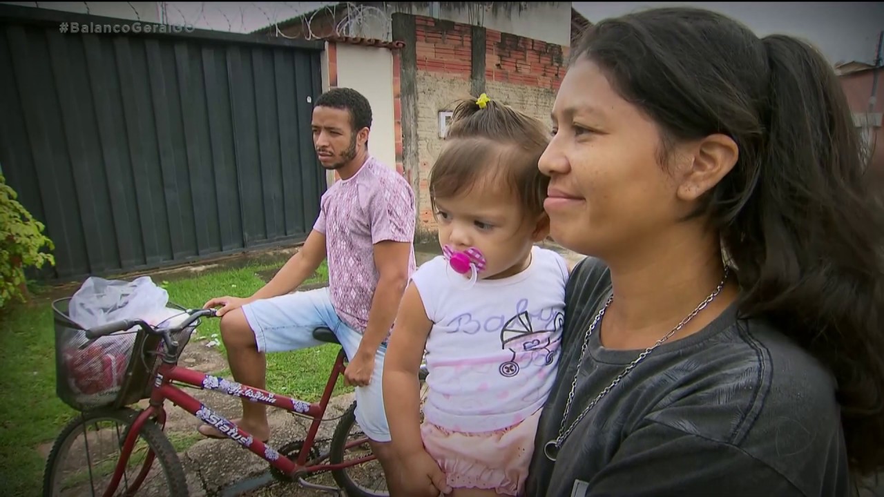 FAMÍLIAS QUE VIVEM EM ANTIGO LIXÃO RECEBEM AJUDA