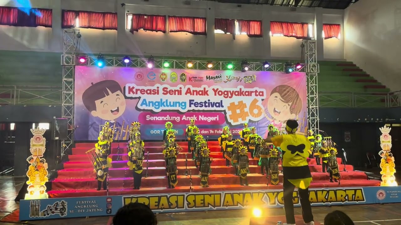 Aqila dan teman2 TKA TKIT Anak Sholeh lagi ikut Lomba Angklung nih guys Doakan dapet juara yaaa 🤗😚🤲🏻