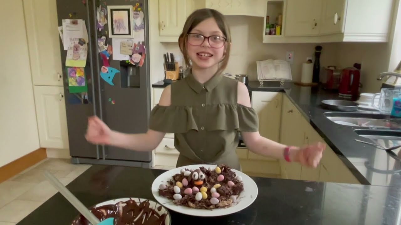 How to make a chocolate Easter nest with bird