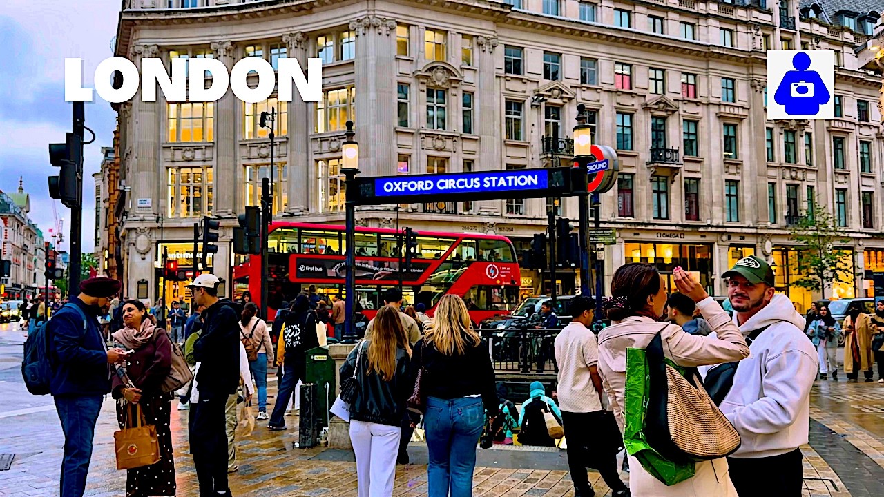 Rainy Saturday Night in London 🌧️ West End Walk: Soho to Piccadilly Circus