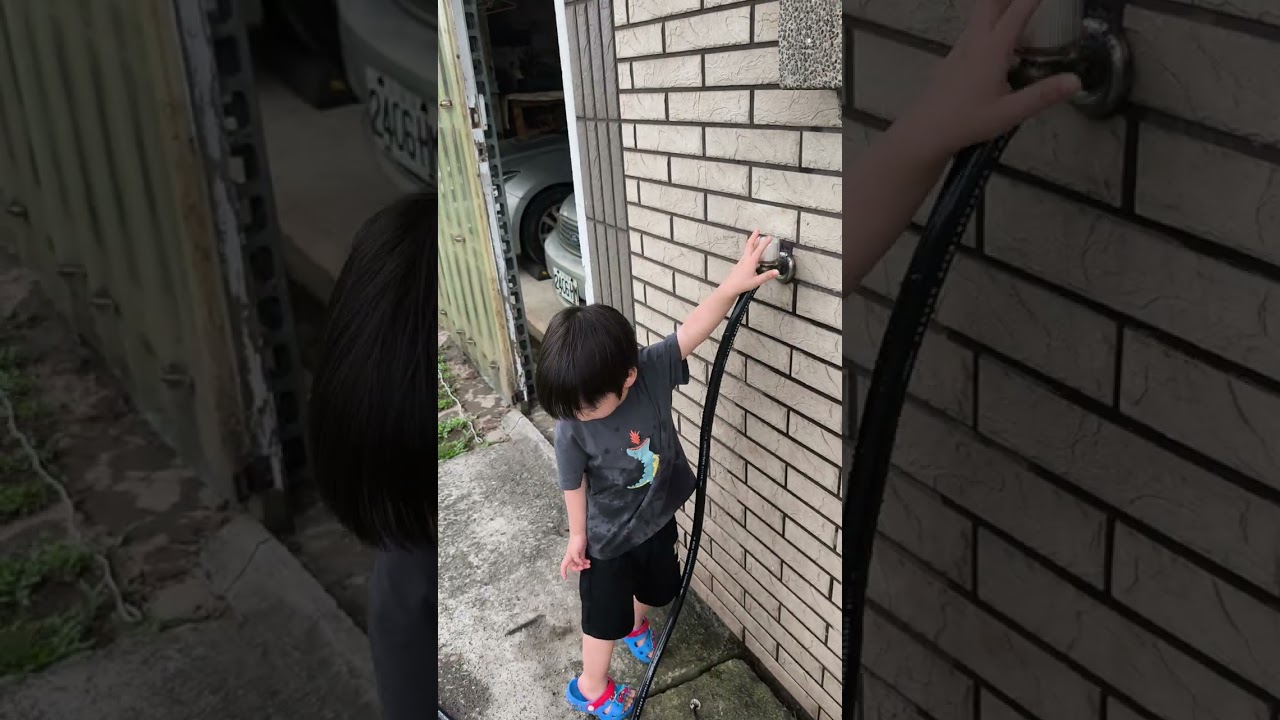 和伯公玩水的軒軒