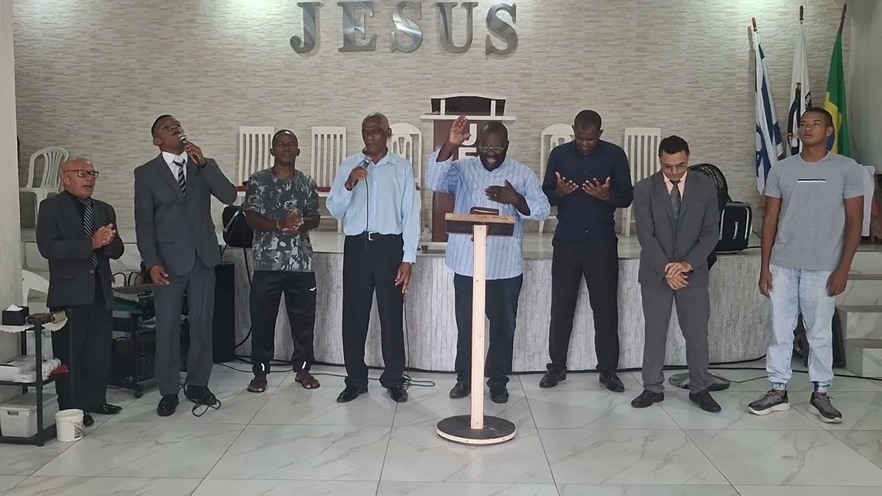 Culto de Santa Ceia,  varões louvando a Deus.  🙌