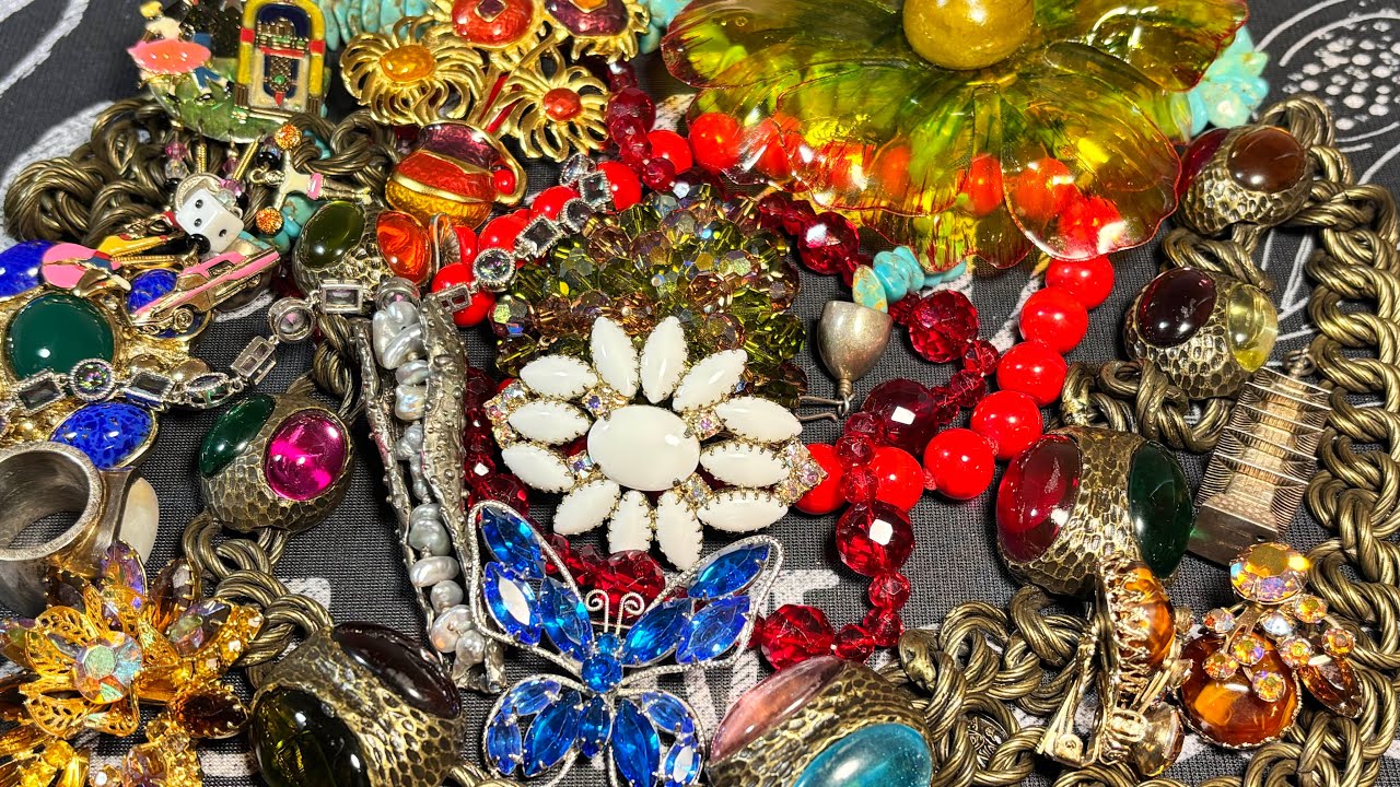 Распаковка редкого костюма от кутюрного дизайнера &mdash; YSL, Juliana & Brooches