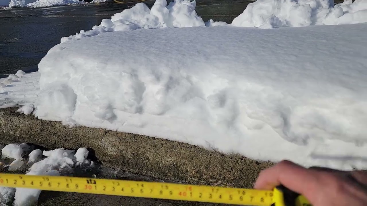 HOW THICK IS THE SNOWFALL OF SURREY CANADA FEB26