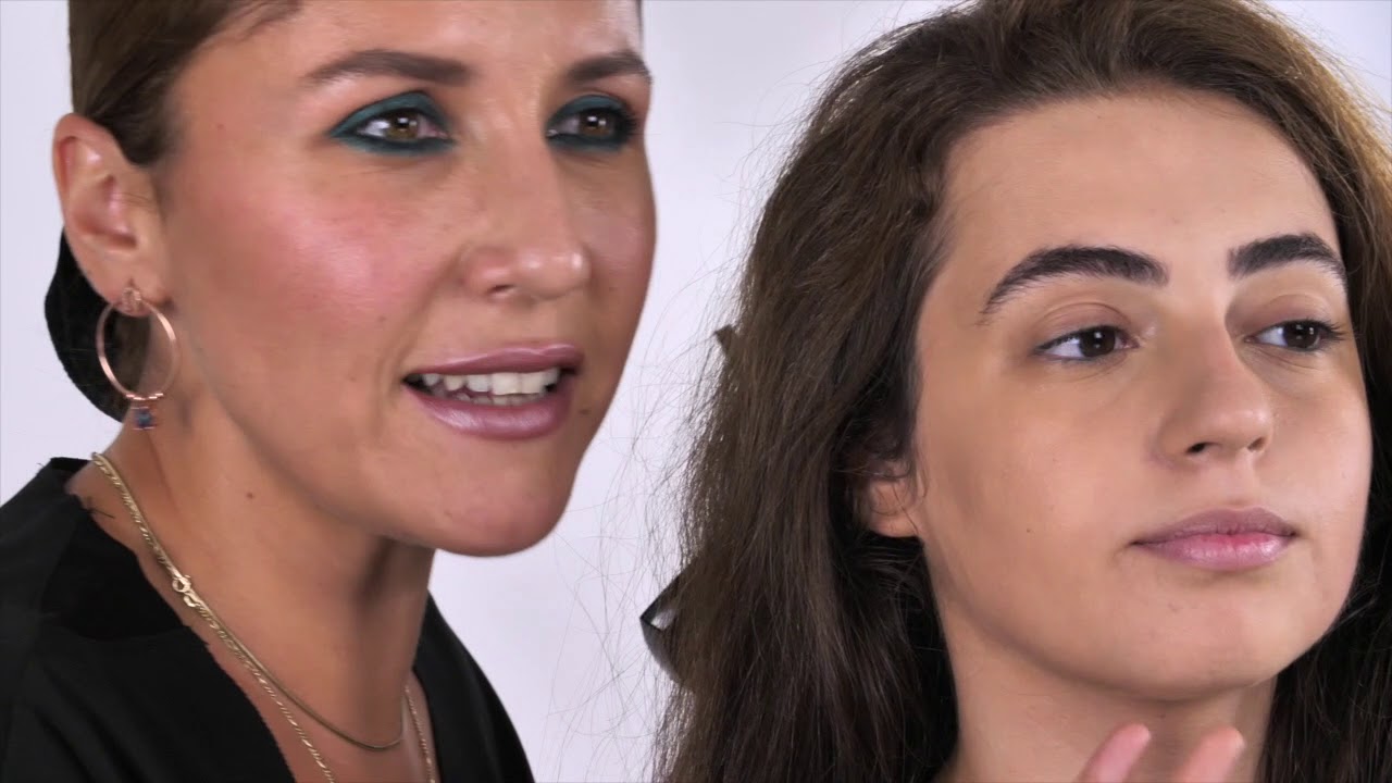 Melis İlkkılıç İle Avon Metalik Mat Ruj Uygulaması