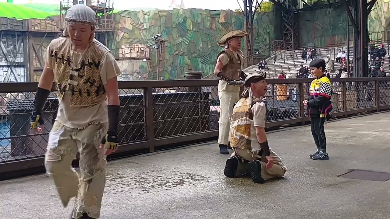 【USJ】初めて見たよ・・・せいじ役　ウォーターワールド　携帯で撮影🎥水鉄砲　久々に選ばれた😊情報たくさん？せいじ役　おぉ！　ピーター役も　あれ？#usjファン