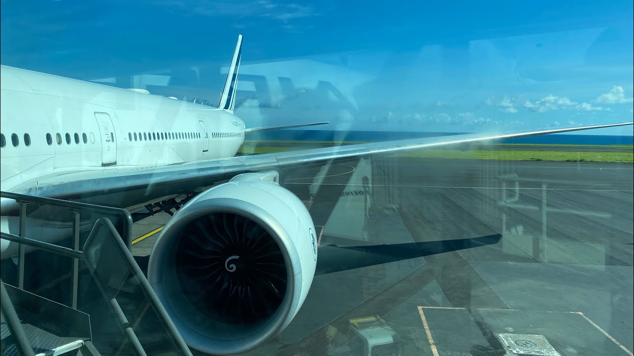 AIR FRANCE - Boeing 777-300ER Beautiful landing un Saint-Denis Roland Garros (RUN)
